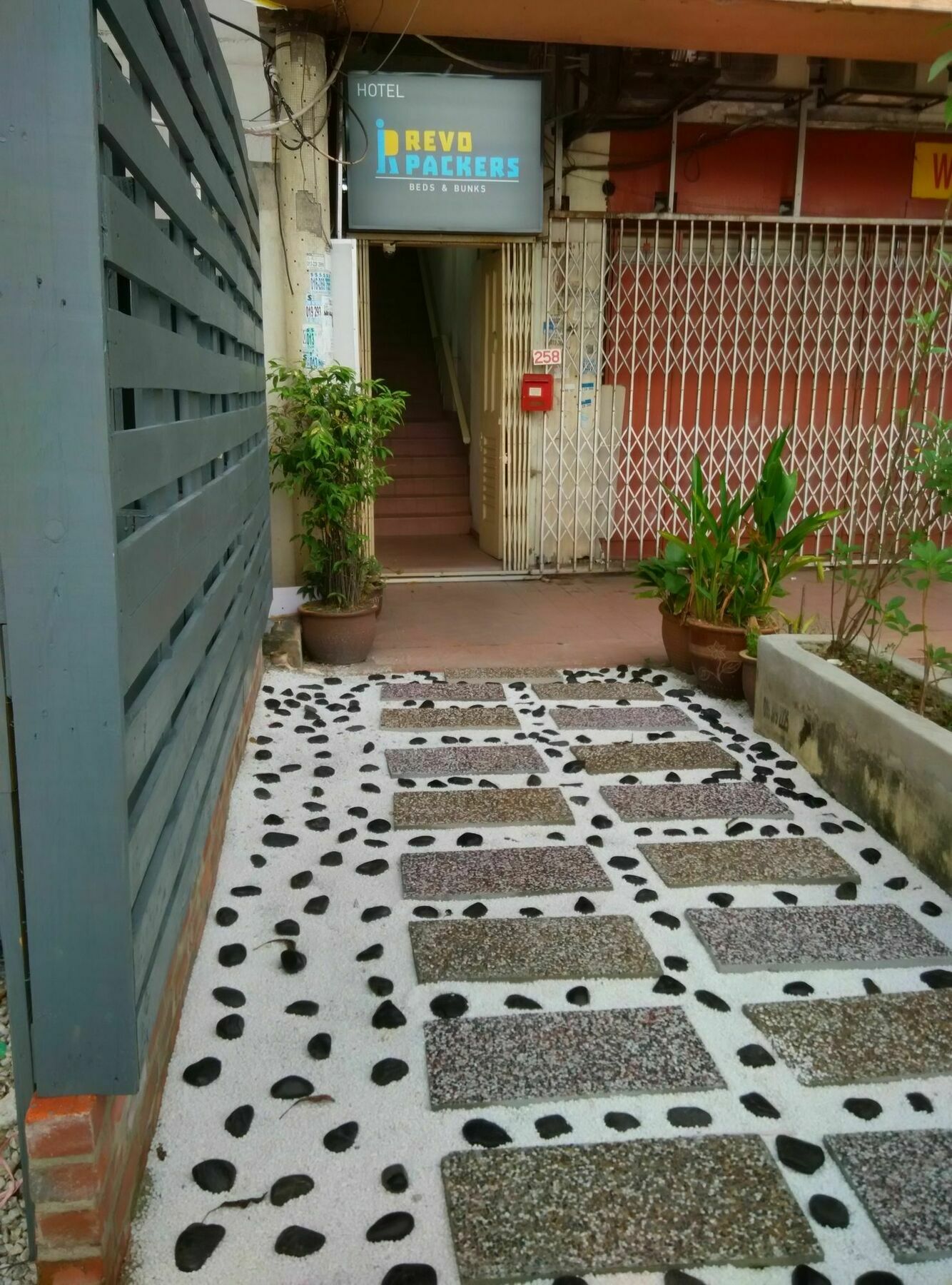 Hostel Revopackers Kuala Lumpur Exterior foto